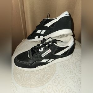 EUC!  ADIDAS CLASSICS